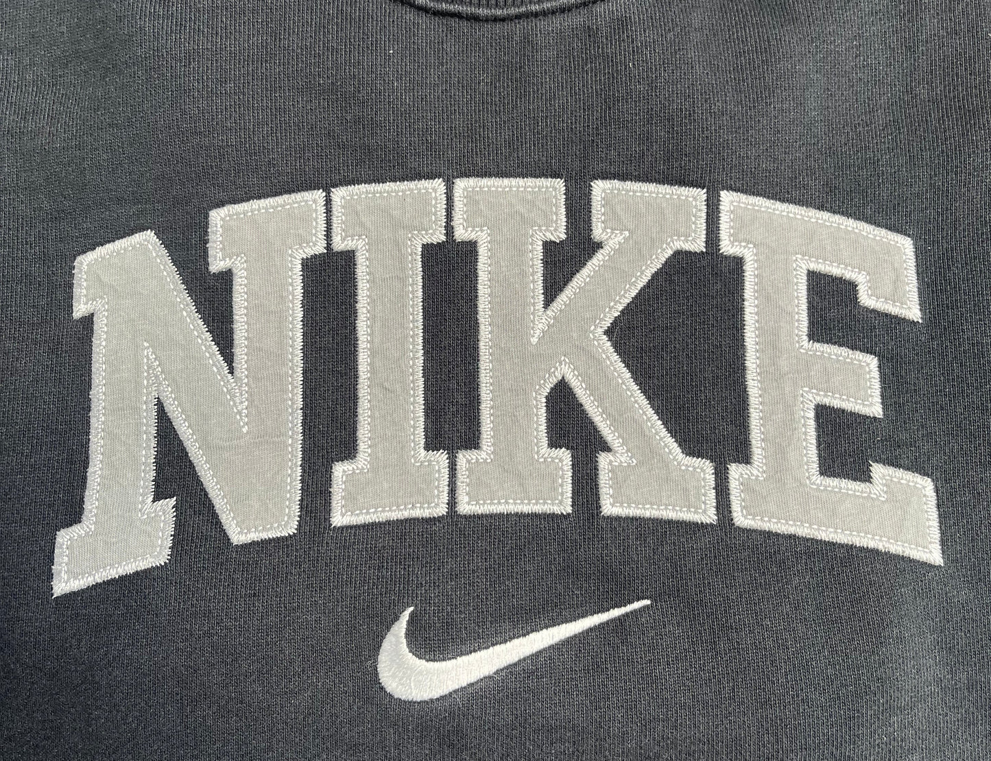 Nike Crewneck Schwarz Big Logo - Größe S | Selected Piece