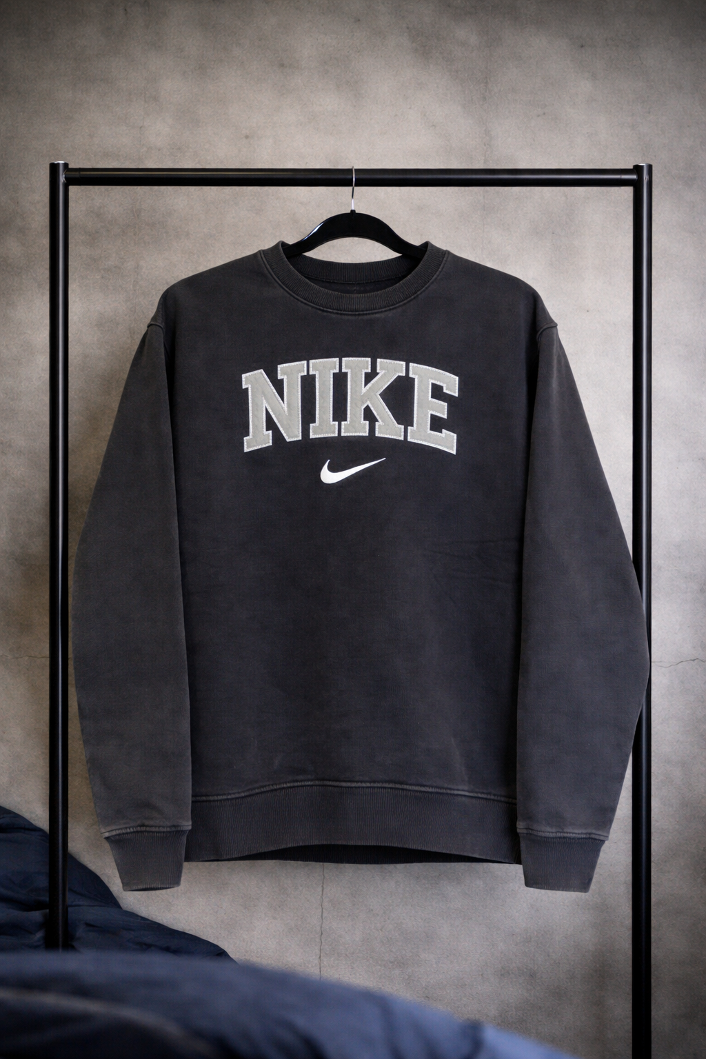 Nike Crewneck Schwarz Big Logo - Größe S | Selected Piece